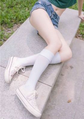 没穿内衣的瑜伽教练