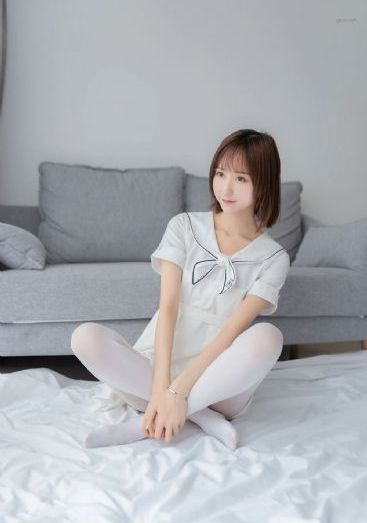美女扒开尿口让男人捅爽